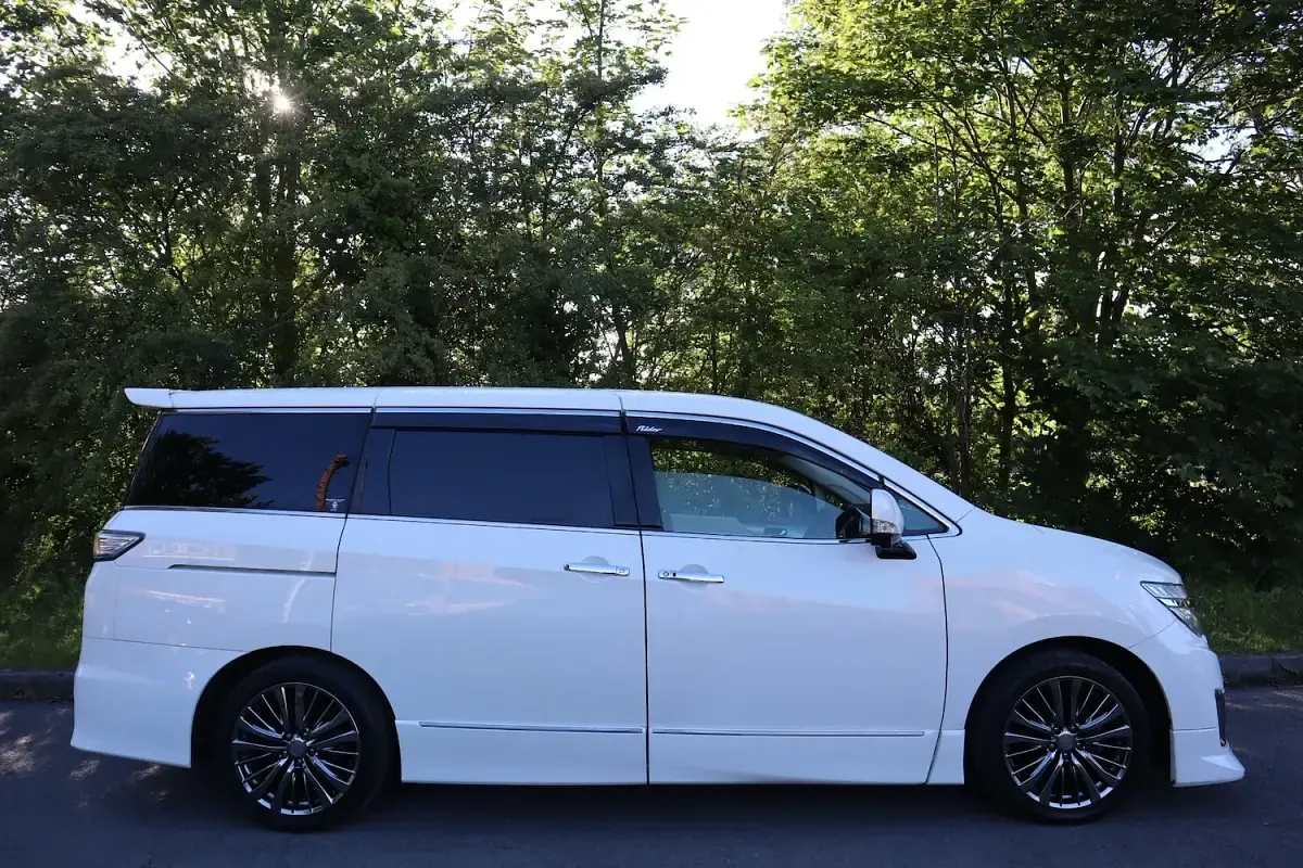 Used Nissan Elgrand Performance 300 HP (220 kW) 2015 White MPV