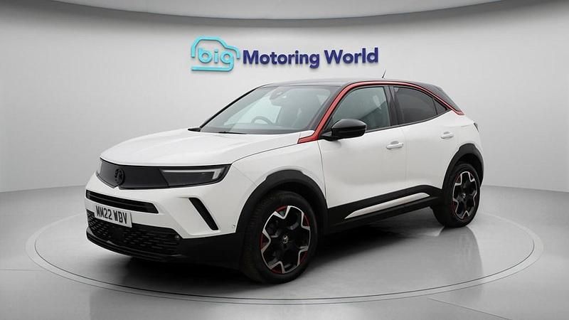 Used Vauxhall Mokka SRi 130 HP (95 kW) 2022 White SUV