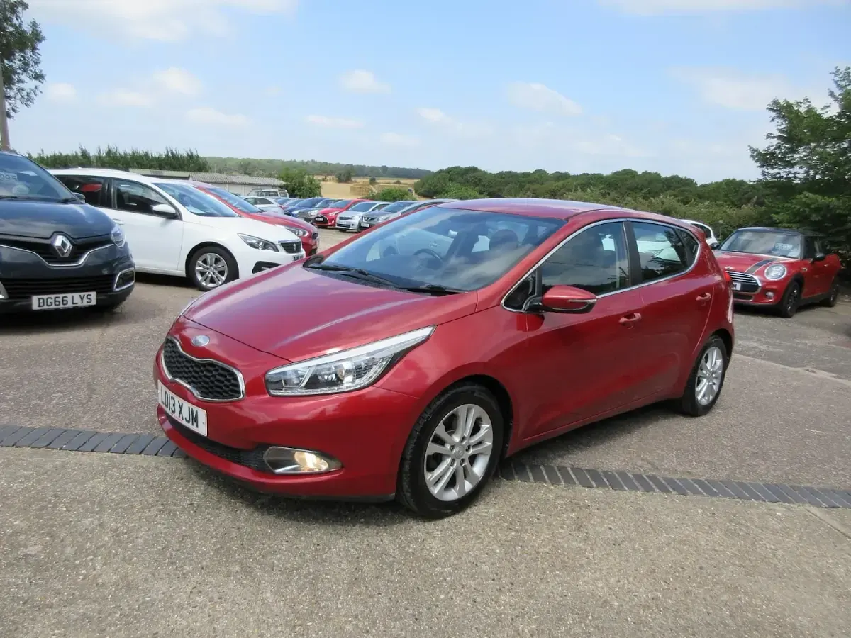 Used Kia Ceed 126 HP (92 kW) 2013 Red Hatchback