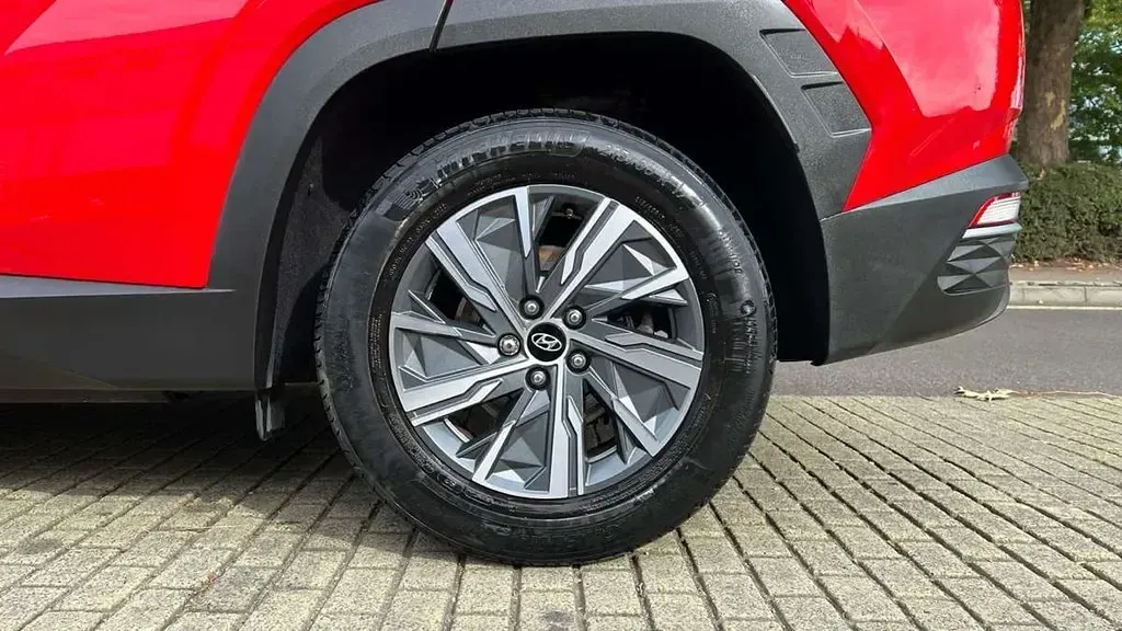 Used Hyundai Tucson SE 150 HP (110 kW) 2022 Red SUV