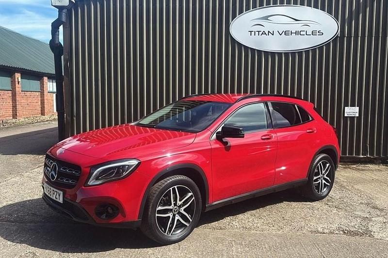 Used Mercedes GLA180 Urban 122 HP (89 kW) 2018 Red SUV