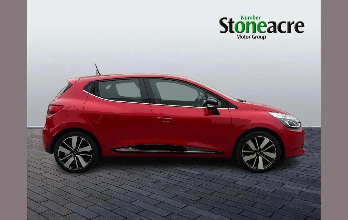 Used Renault Clio Dynamique 90 HP (66 kW) 2016 Red Hatchback