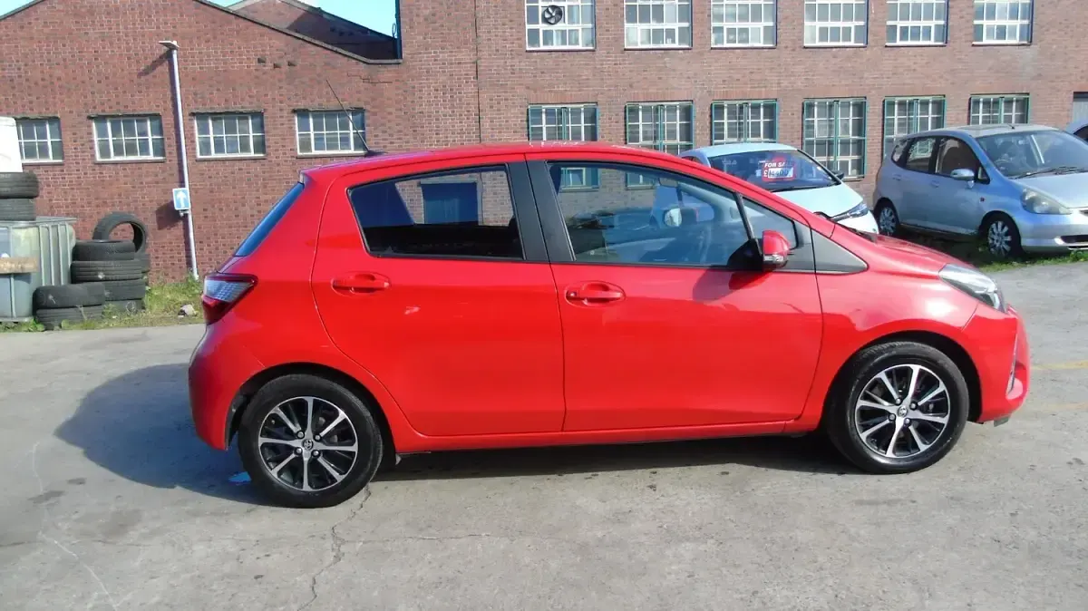 Used Toyota Yaris 111 HP (81 kW) 2019 Red Hatchback
