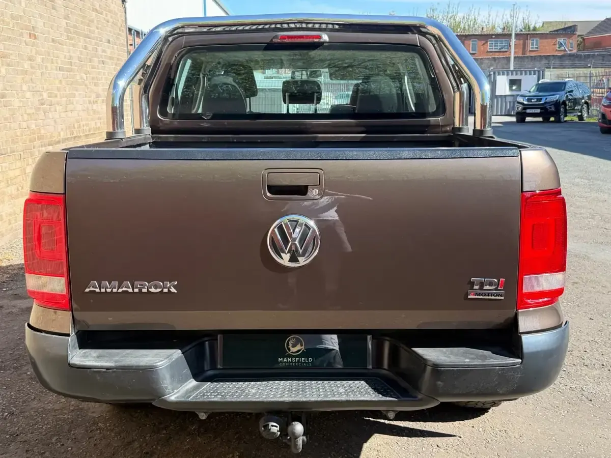 Begagnad VW Amarok Trendline 180 HK (132 kW) 2014 Brun Pickup