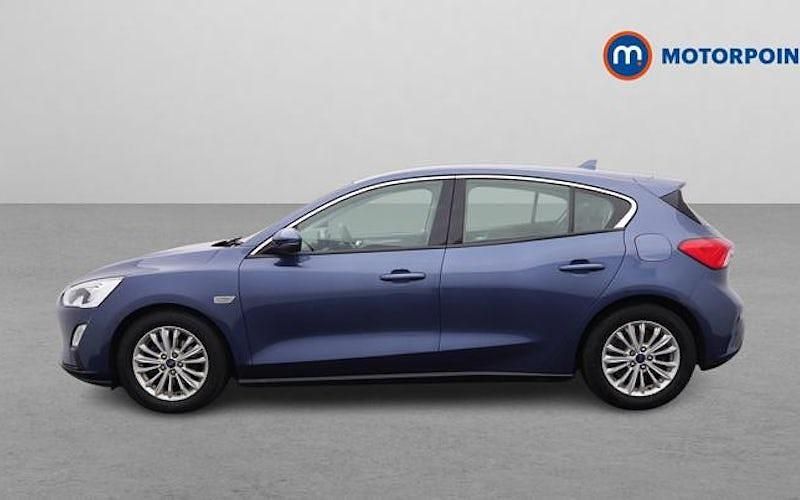 Begagnad Ford Focus Titanium 150 HK (110 kW) 2020 Halvkombi