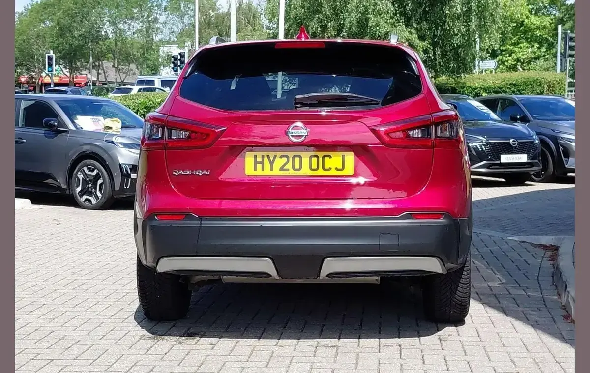 Used Nissan Qashqai N-Connecta 138 HP (101 kW) 2020 Red SUV
