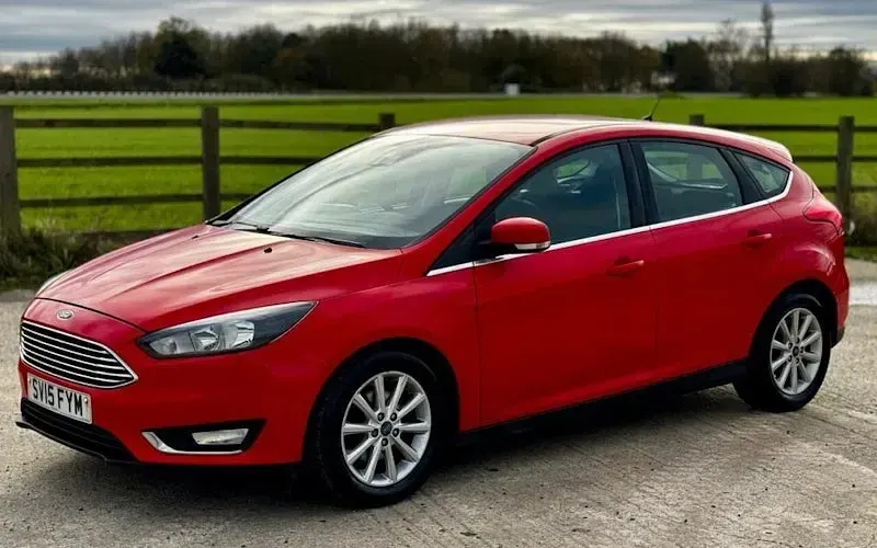 Used Ford Focus Titanium 125 HP (91 kW) 2015 Red Hatchback