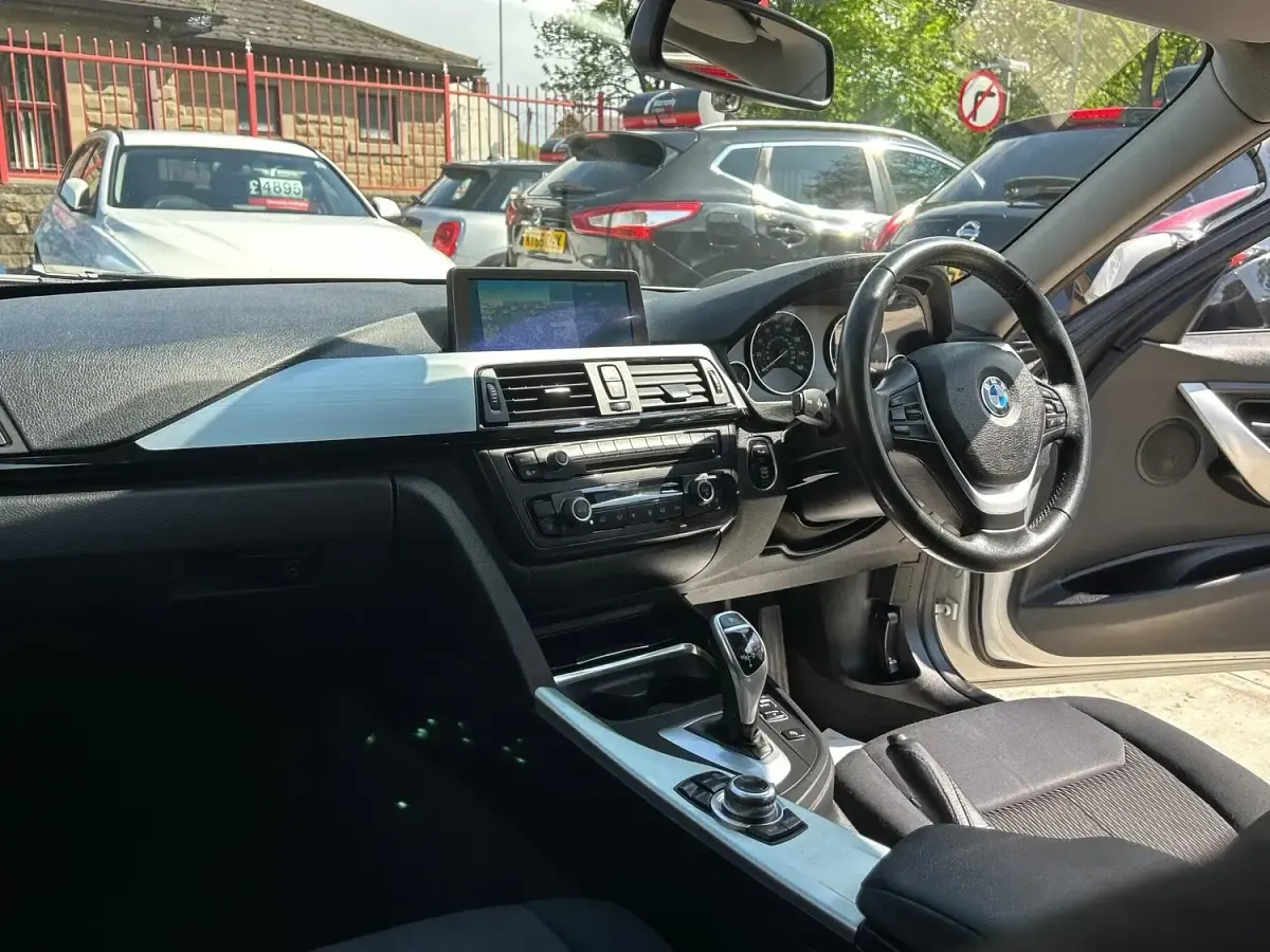 Used BMW 320 Efficient Dynamics 2012 White Sedan