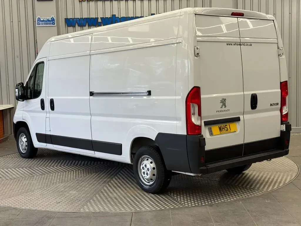 Used Peugeot Boxer Premium 140 HP (102 kW) 2023 White Van