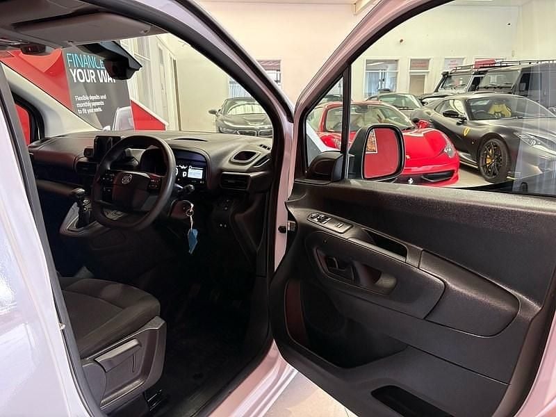 Used Vauxhall Combo 100 HP (73 kW) 2024 White MPV