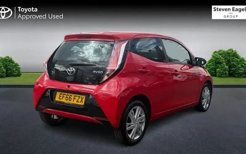 Used Toyota Aygo x-press 69 HP (50 kW) 2016 Red Hatchback