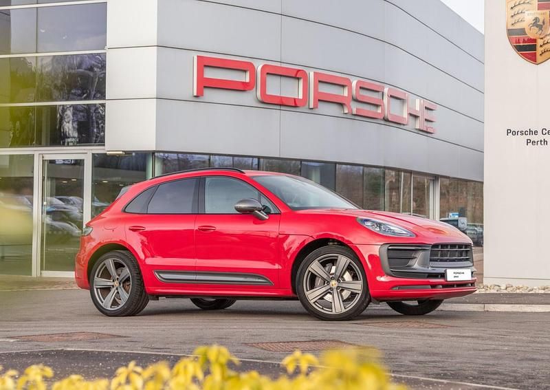 Used Porsche Macan 265 HP (194 kW) 2022 Red SUV