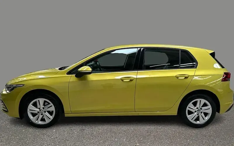 Used VW Golf VIII Life 150 HP (110 kW) 2023 Yellow Hatchback
