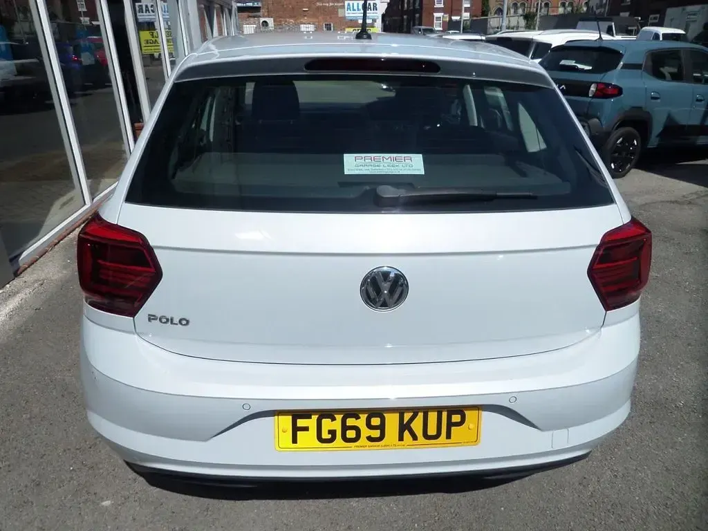 Used VW Polo SE 95 HP (69 kW) 2019 Silver Hatchback