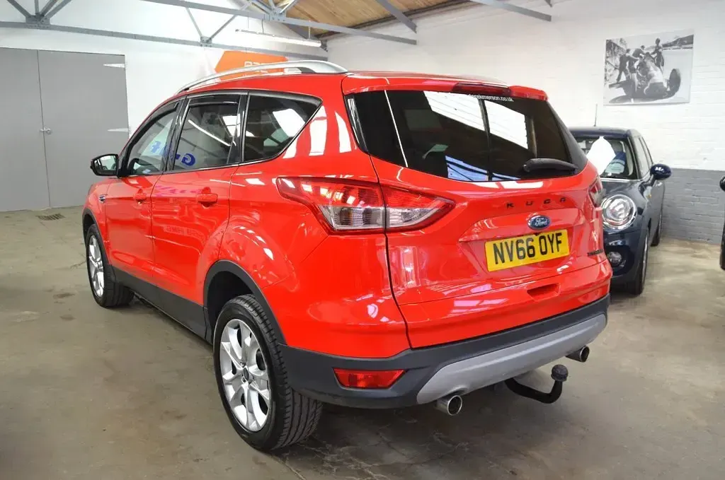 Used Ford Kuga Titanium 180 HP (132 kW) 2016 Red SUV