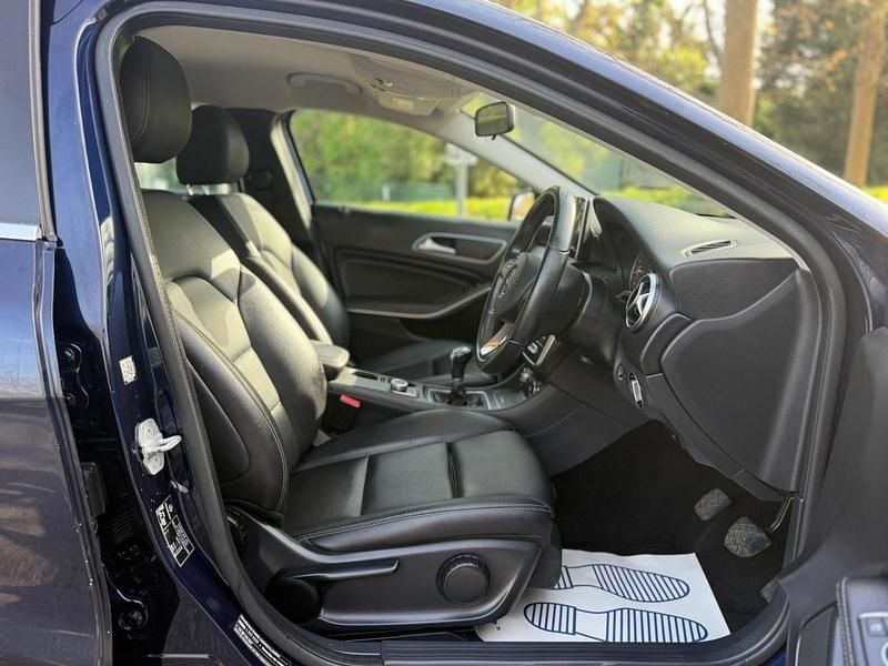 Used Mercedes A180 SE 2017 Blue Hatchback