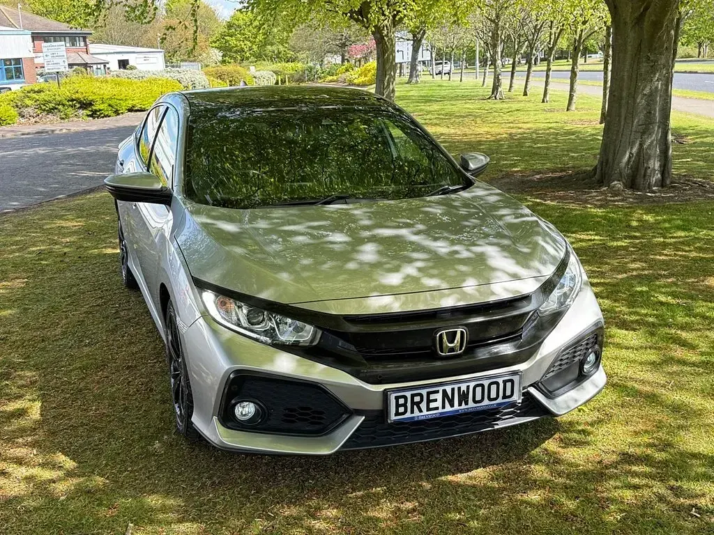 Używany Honda Civic EX 126 KM (92 kW) 2018 Srebrny Hatchback