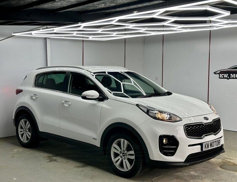 White Used 2016 Kia Sportage 2 SUV | £9,984 (Fair price) - Image 1/4