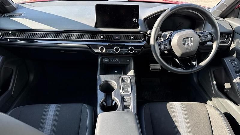 Begagnad Honda Civic Sport 143 HK (105 kW) 2023 Röd Halvkombi