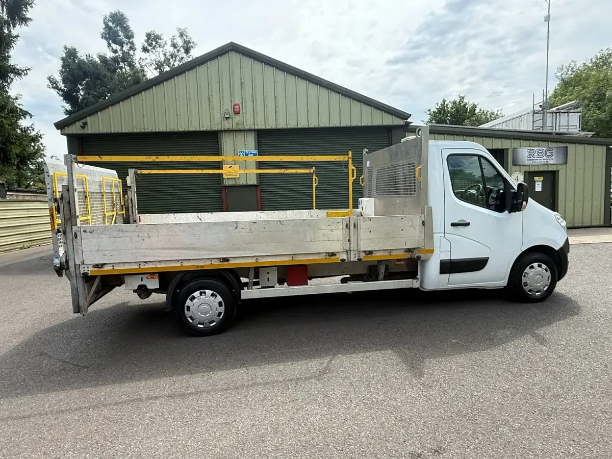 Used Vauxhall Movano 130 HP (95 kW) 2019 White MPV