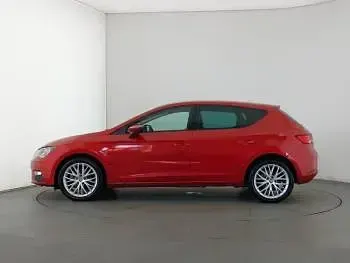 Begagnad Seat Leon SE Dynamic 130 HK (95 kW) 2019 Röd Halvkombi