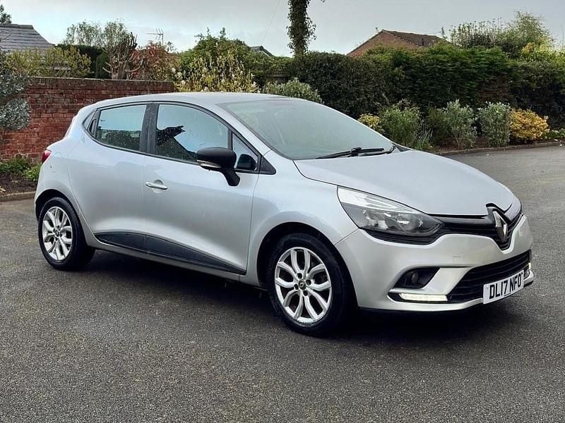 Used Renault Clio IV Play 90 HP (66 kW) 2017 Silver Hatchback