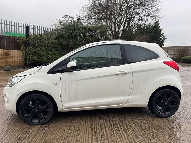 Used Ford Ka Zetec 69 HP (50 kW) 2016 White Hatchback