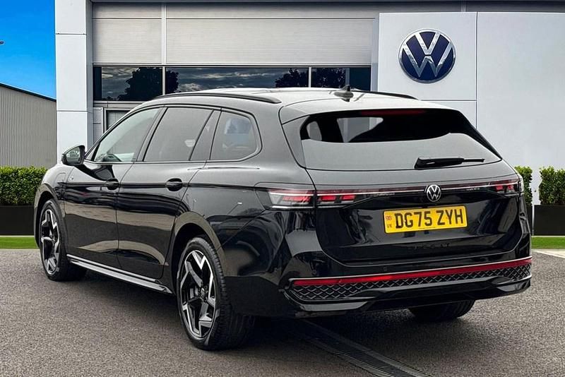 Begagnad VW Passat R-line 272 HK (200 kW) 2025 Svart Kombi