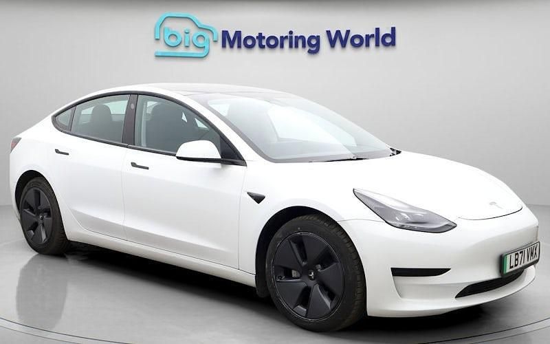 Used Tesla Model 3 Standard Range Plus 222 kW (302 HP) 2021 White Sedan
