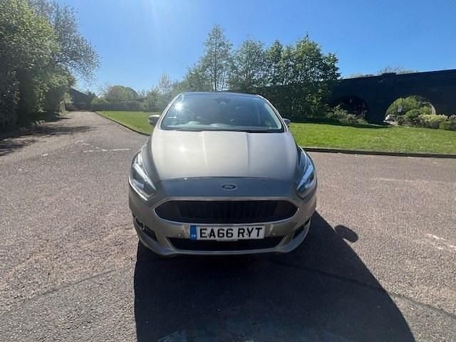 Begagnad Ford S-MAX Sport 180 HK (132 kW) 2016 Silver Minibuss