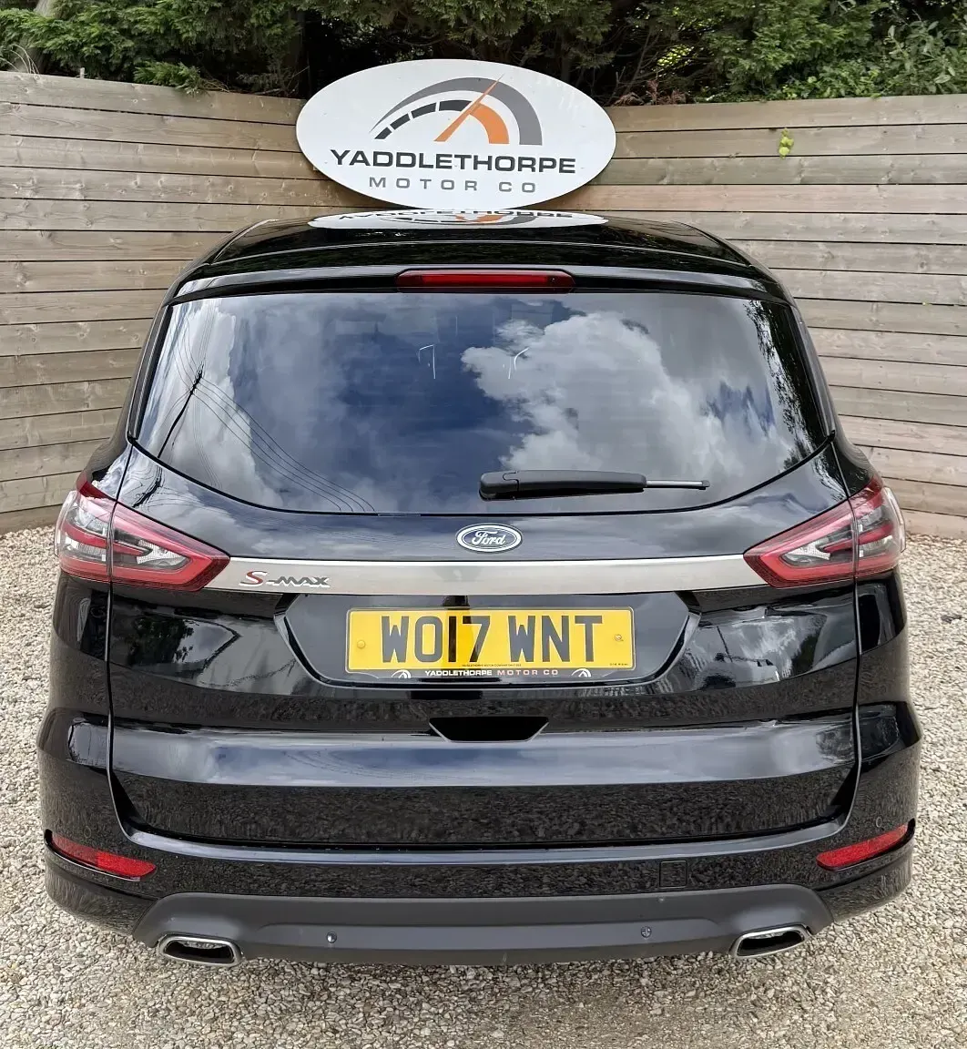 Used Ford S-MAX Titanium 180 HP (132 kW) 2017 Black MPV