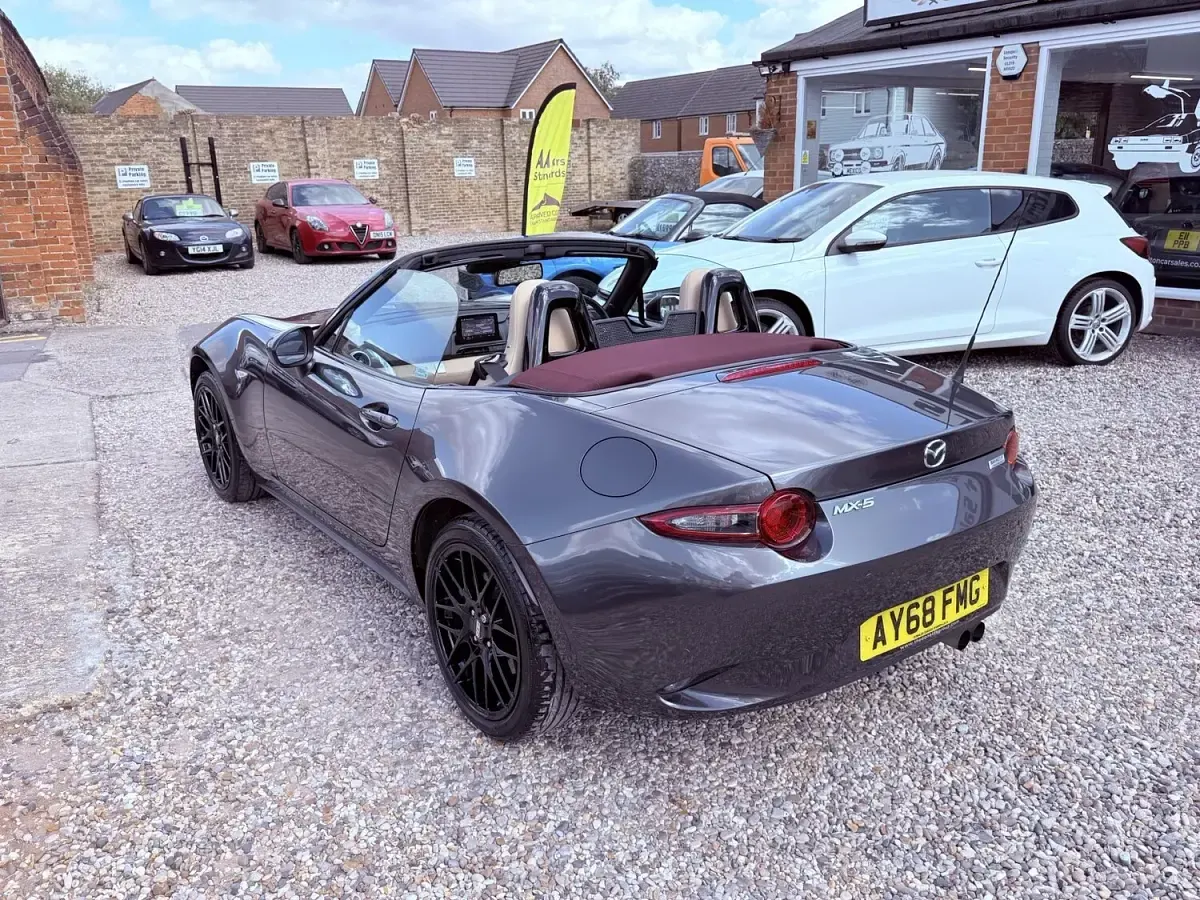 Used Mazda MX5 Inclusive 160 HP (117 kW) 2018 Grey Cabriolet