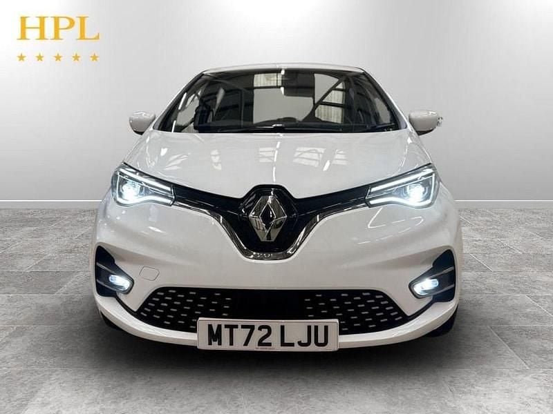 Used Renault Zoe Version S 100 kW (136 HP) 2022 White Hatchback