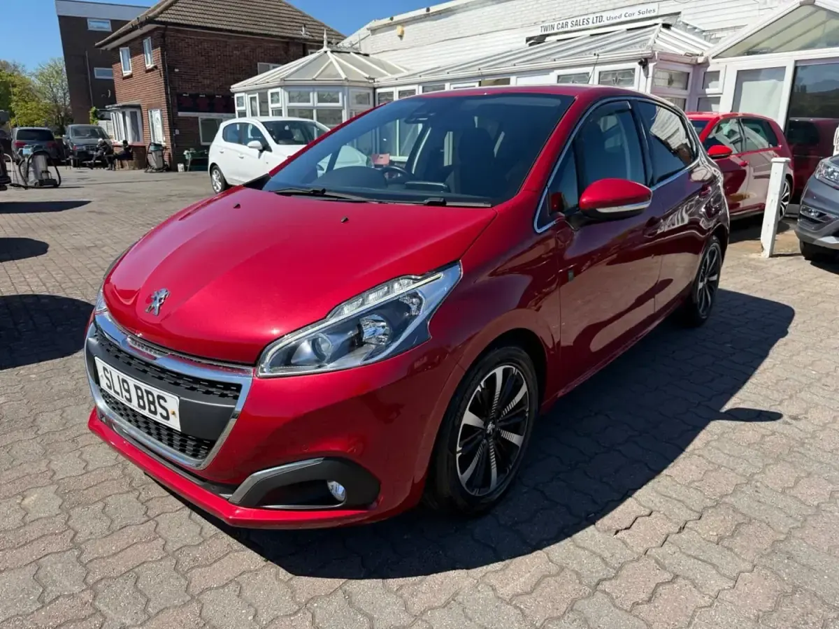 Używany Peugeot 208 S 2019 Czerwony Hatchback