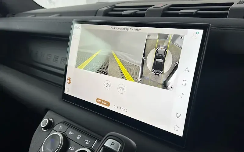 Used Land Rover Defender SE Dynamic 349 HP (256 kW) 2025 Black SUV