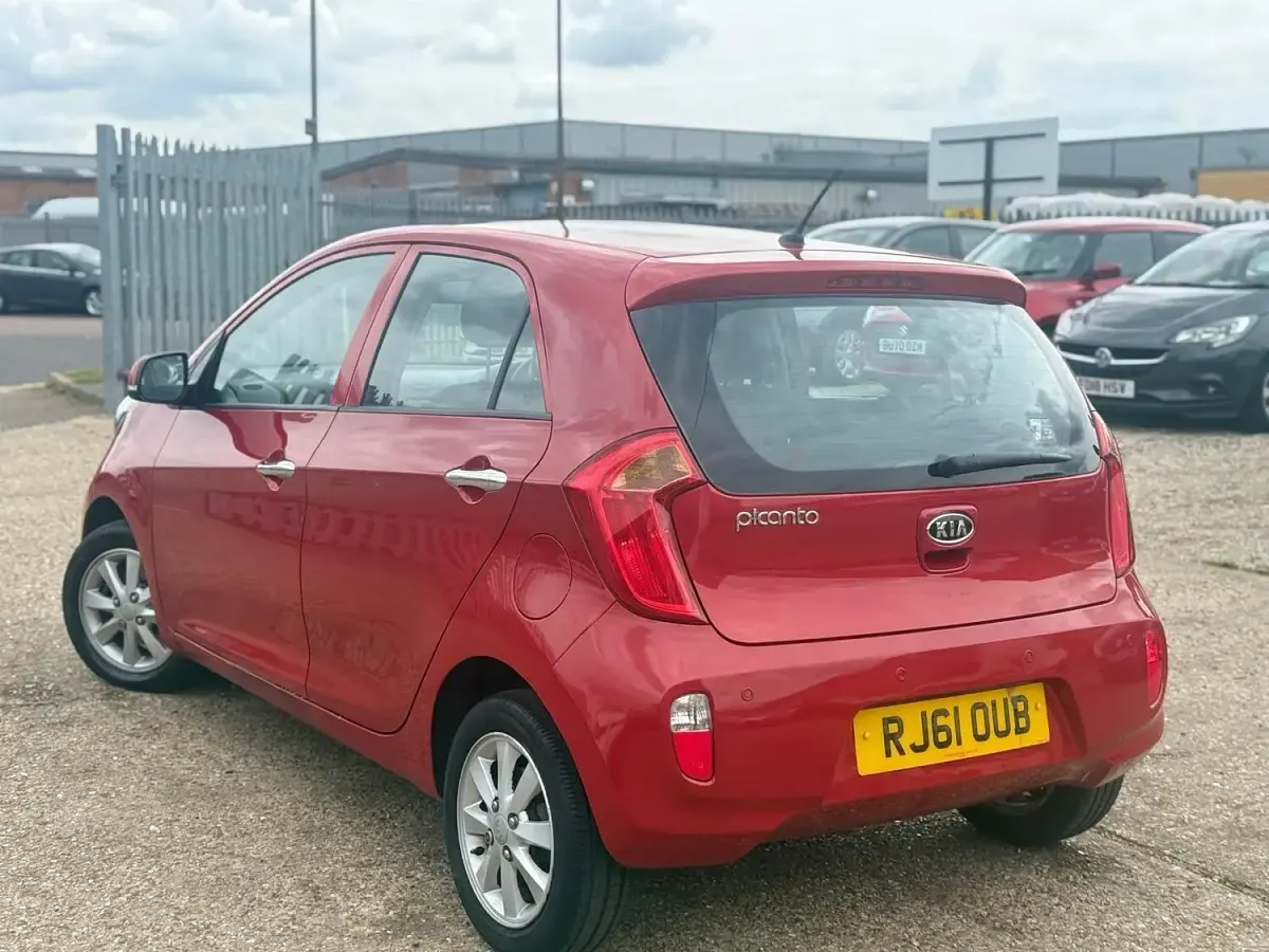 Used Kia Picanto 84 HP (61 kW) 2012 Red Hatchback