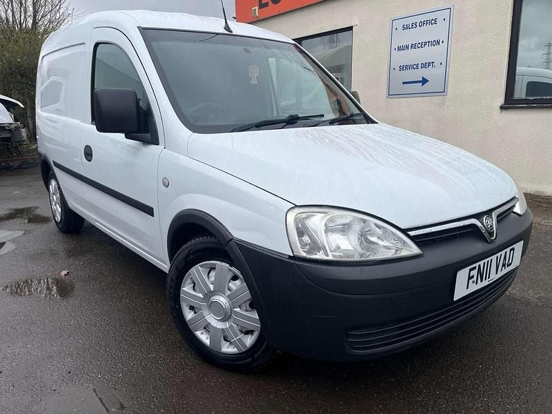 Used Vauxhall Combo 75 HP (55 kW) 2011 White MPV