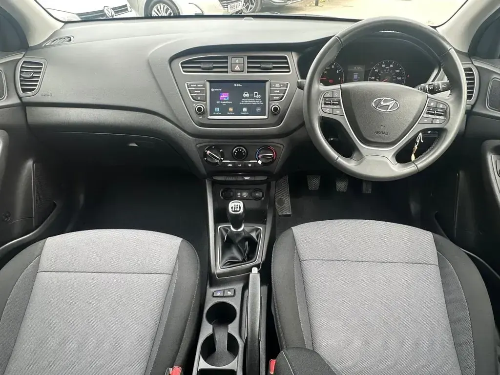 Used Hyundai i20 SE 84 HP (61 kW) 2018 Grey Hatchback