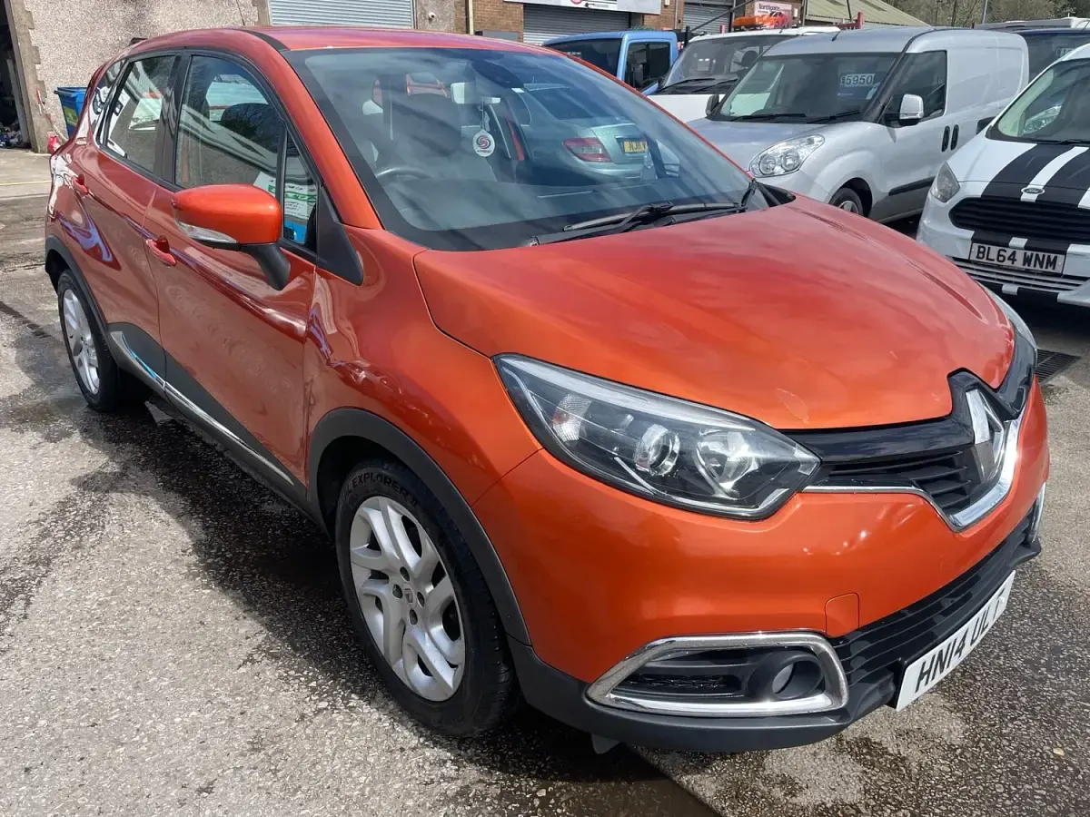 Used Renault Captur Dynamique 90 HP (66 kW) 2014 Orange SUV