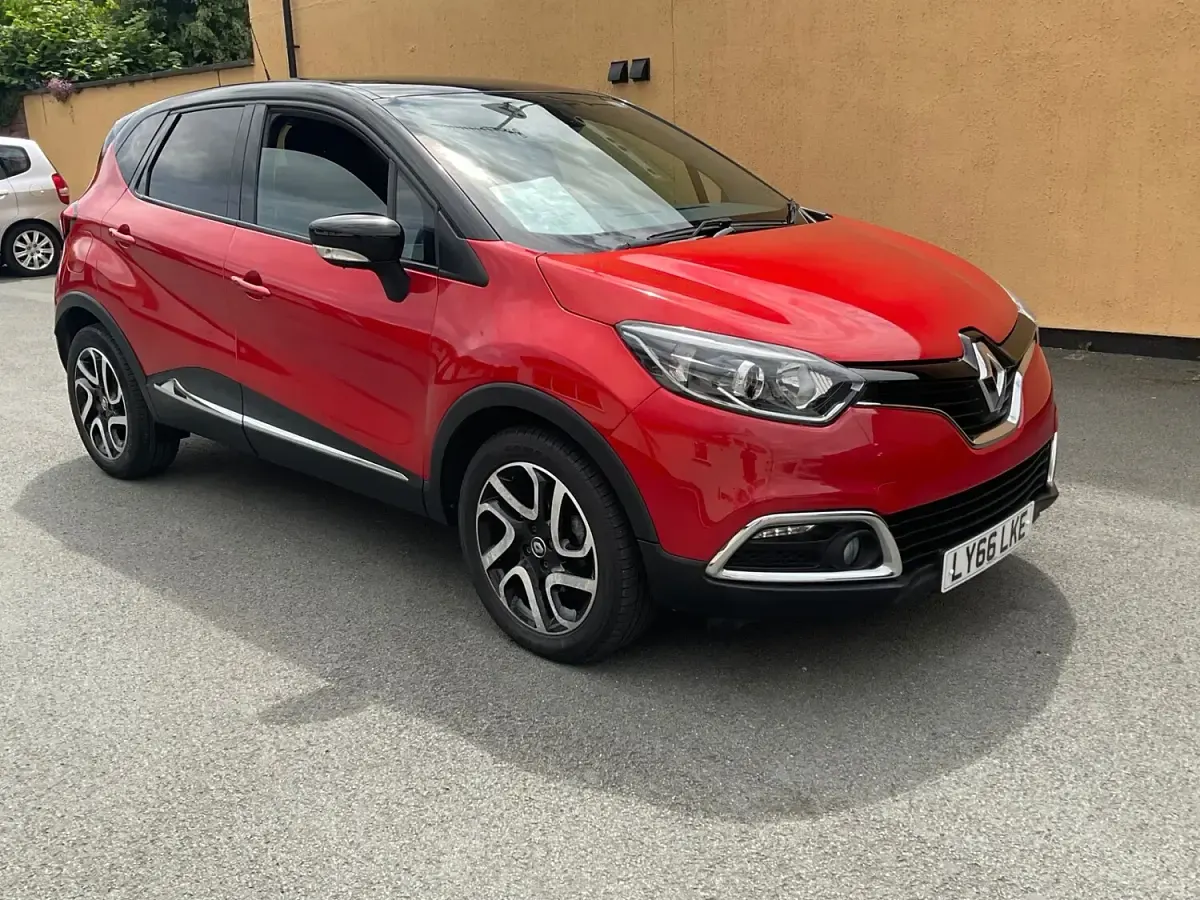 Used Renault Captur Dynamique 110 HP (80 kW) 2017 Red SUV
