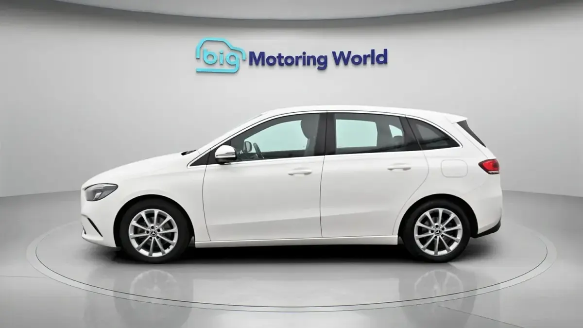 Used Mercedes B180 134 HP (98 kW) 2019 White Hatchback