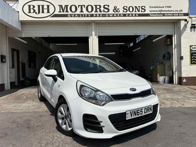 White Used 2015 Kia Rio Hatchback | £5,988 (A bit pricey) - Image 1/4