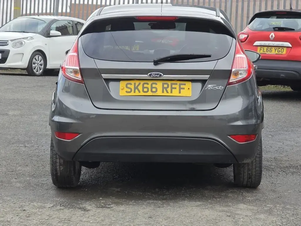 Used Ford Fiesta Titanium 95 HP (69 kW) 2016 Grey Hatchback