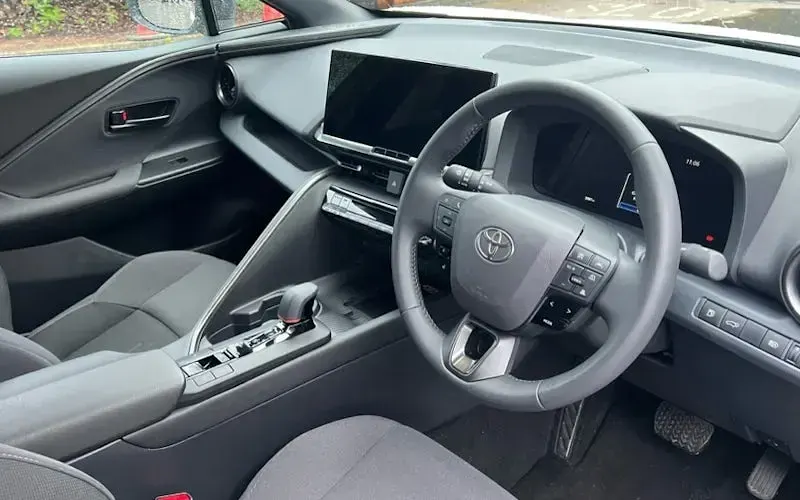 Used Toyota C-HR Design 140 HP (102 kW) 2025 White SUV