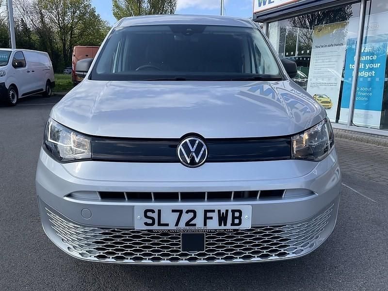 Usado VW Caddy S 102 HP (75 kW) 2023 Prateado Monovolume