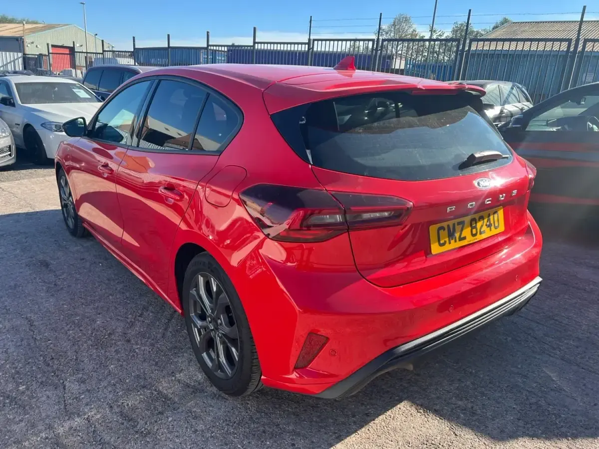 Second-hand Ford Focus ST-Line 2023 Roșu Hatchback