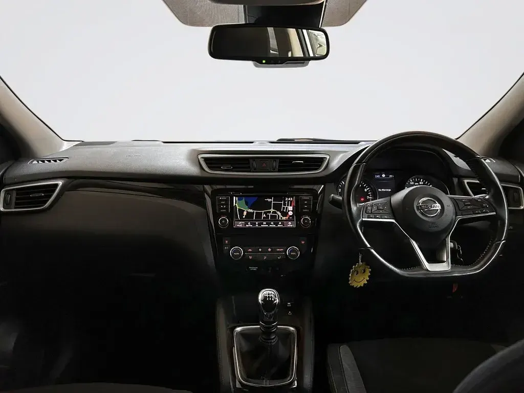 Used Nissan Qashqai Acenta Premium 160 HP (117 kW) 2019 White SUV