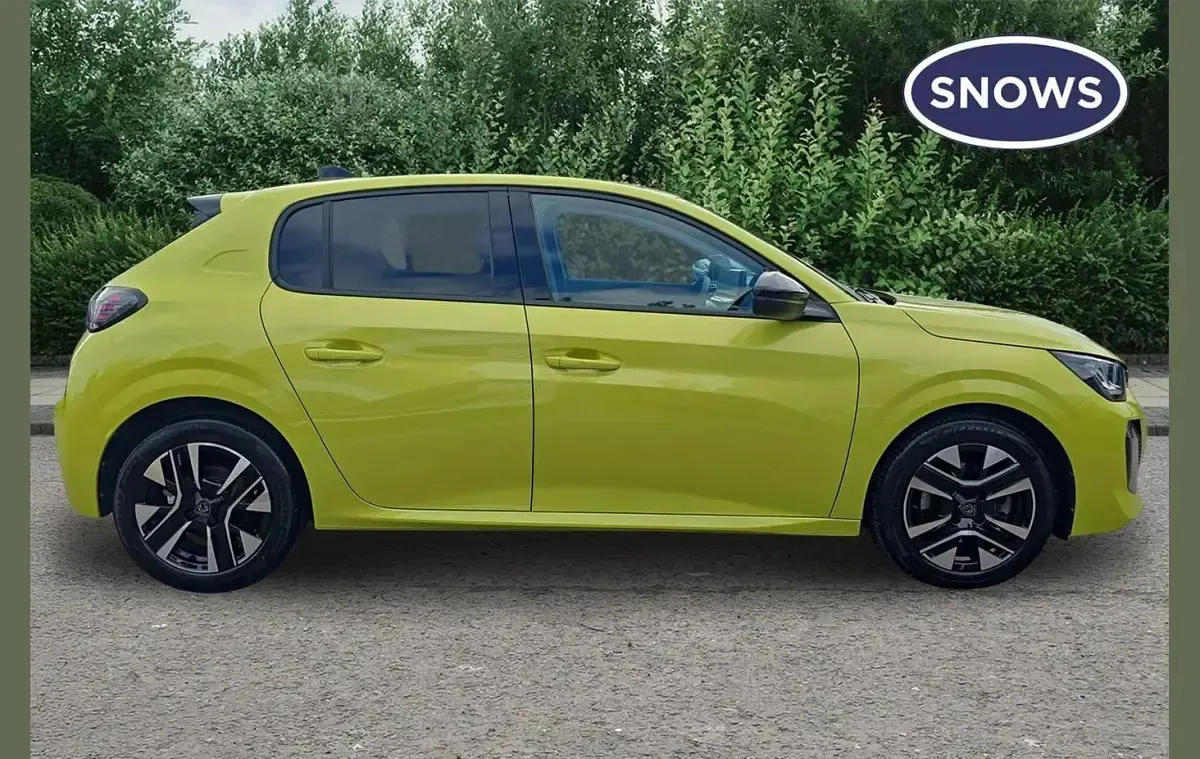 Used Peugeot 208 Allure 101 HP (74 kW) 2025 Agueda yellow Hatchback