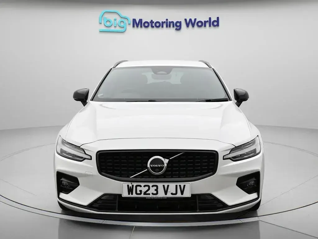 Used Volvo V60 Plus 197 HP (144 kW) 2023 White Estate