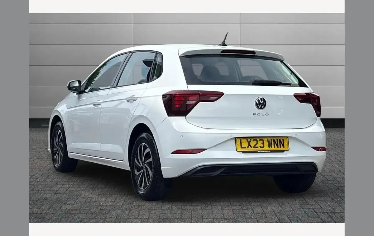 Used VW Polo Life 95 HP (69 kW) 2023 Pure white Hatchback